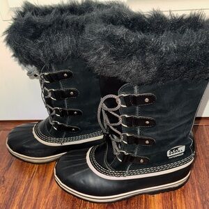 Sorel women’s Black Fur-Trimmed Waterproof Boots